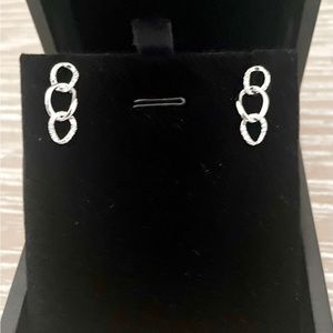 Drop earring solid white 18k gold